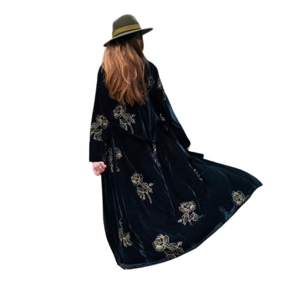 Zara Jackets & Blazers - Zara Ltd Edition Blogger Fave Emerald Velour Duster Gold Floral Embroidery XS-S